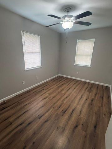 703 San Saba ST, Lockhart, TX 78644