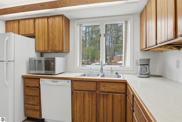 4165 Holiday North Court, Traverse City, MI 49686