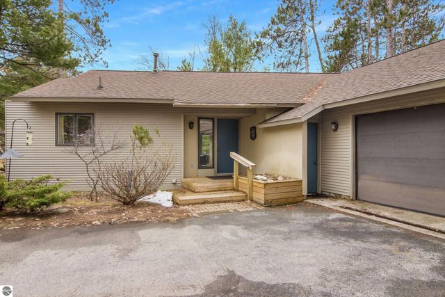 4165 Holiday North Court, Traverse City, MI 49686