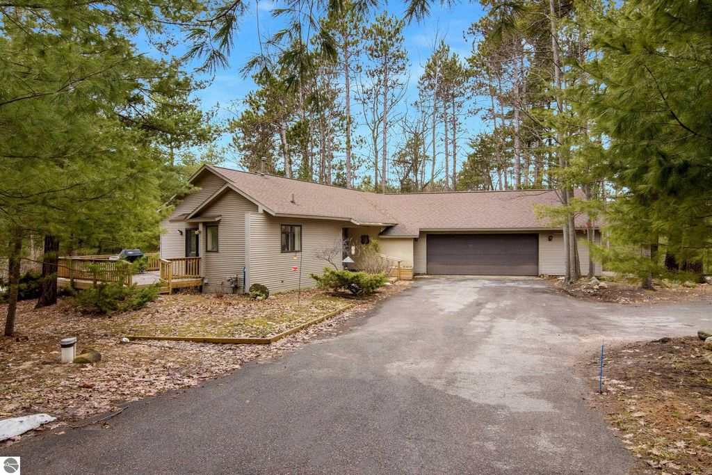 4165 Holiday North Court, Traverse City, MI 49686