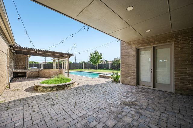 2237 High Country Drive, Carrollton, TX 75007