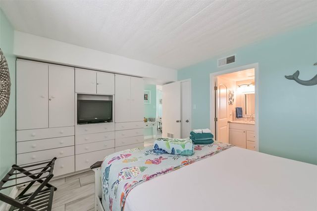 7310 Seawall Boulevard 404, Galveston, TX 77551