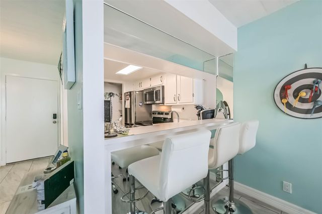 7310 Seawall Boulevard 404, Galveston, TX 77551