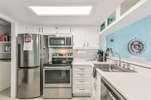7310 Seawall Boulevard 404, Galveston, TX 77551