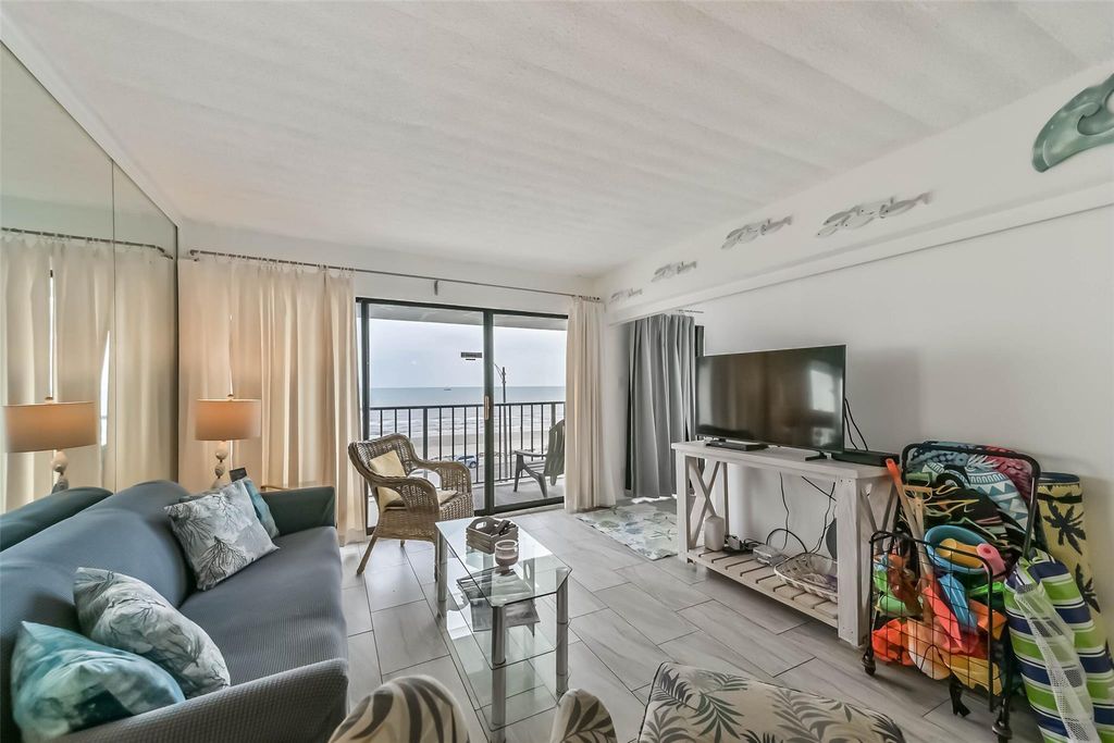 7310 Seawall Boulevard 404, Galveston, TX 77551