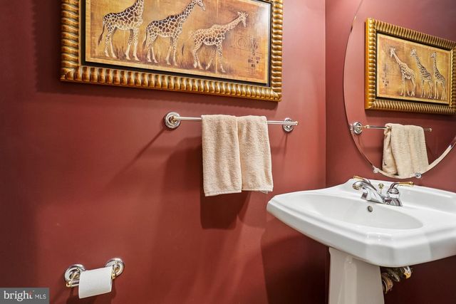 4201 LOWER PARK DR, Fairfax, VA 22030