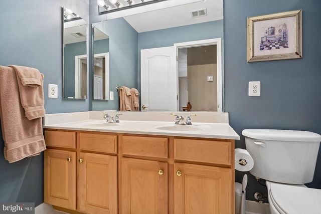 4201 LOWER PARK DR, Fairfax, VA 22030