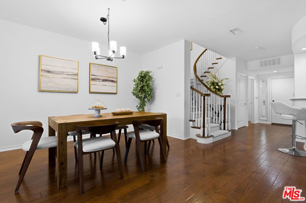 Image 10 of property listing at 13031 Villosa Place 142, Playa Vista, CA 90094