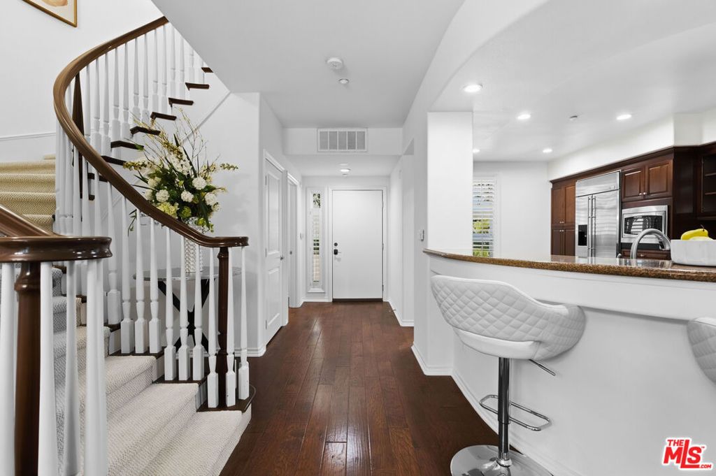 Image 14 of property listing at 13031 Villosa Place 142, Playa Vista, CA 90094