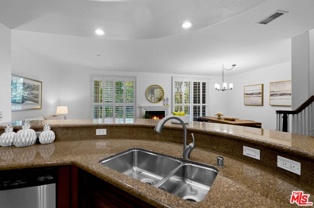 Image 15 of property listing at 13031 Villosa Place 142, Playa Vista, CA 90094