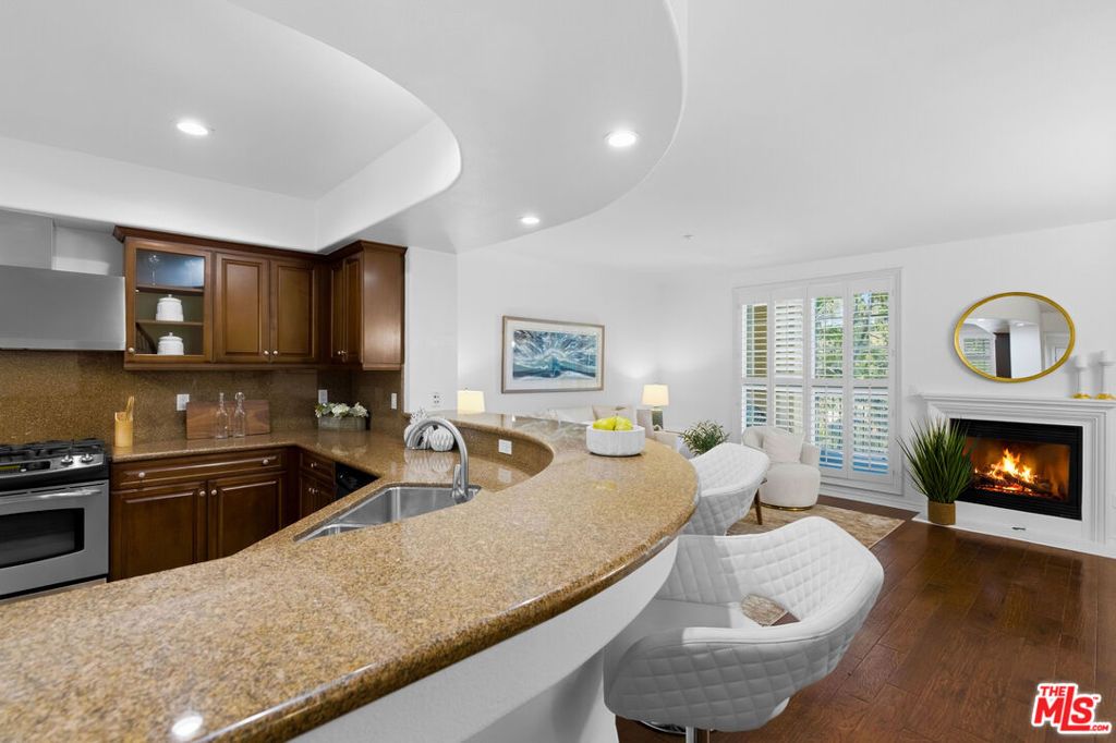 Image 16 of property listing at 13031 Villosa Place 142, Playa Vista, CA 90094