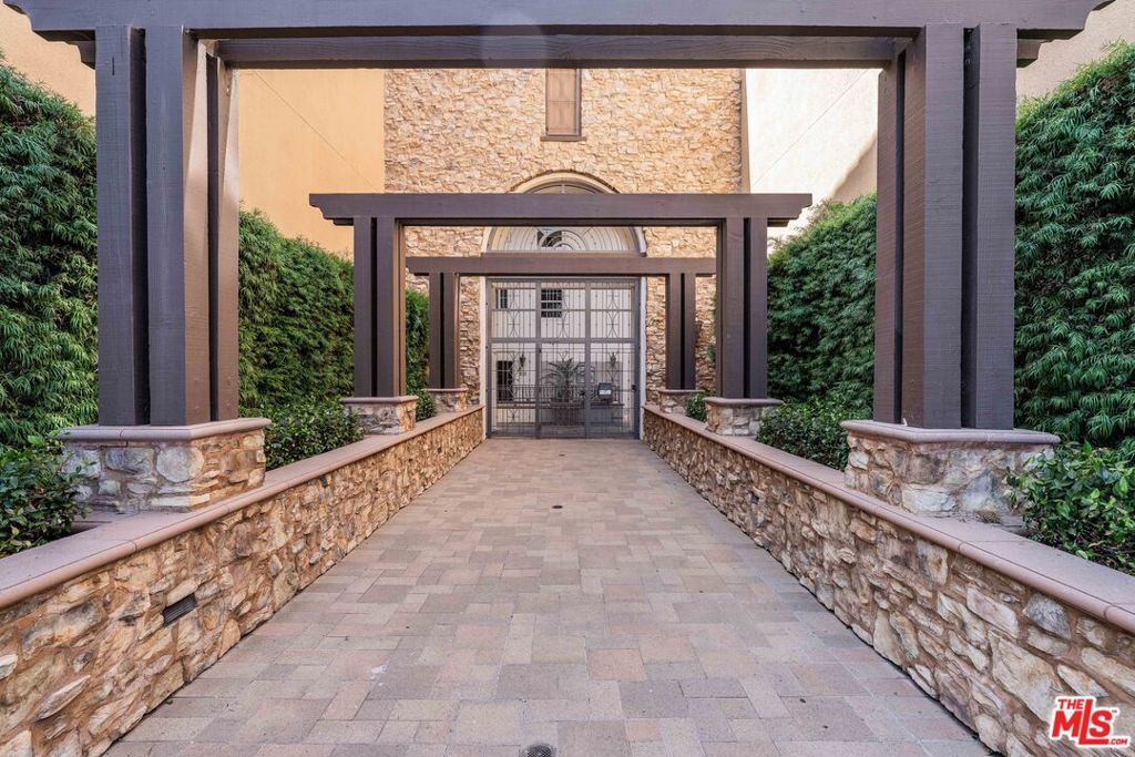 Image 32 of property listing at 13031 Villosa Place 142, Playa Vista, CA 90094