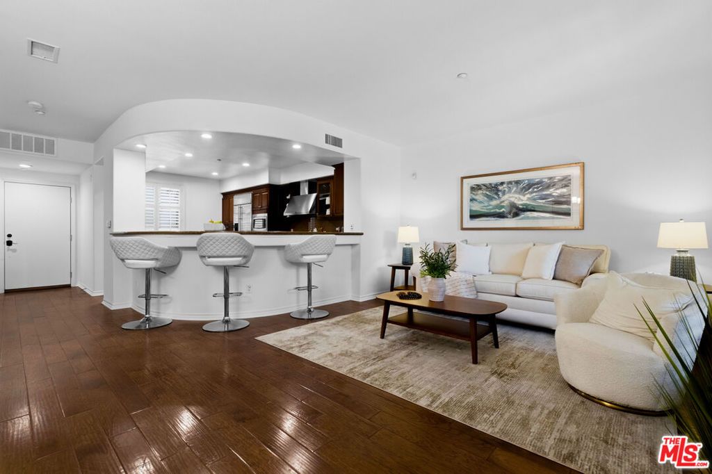 Image 8 of property listing at 13031 Villosa Place 142, Playa Vista, CA 90094