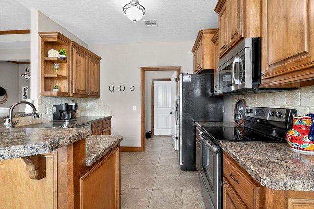 1405 NE Limestone Way, Elgin, OK 73538