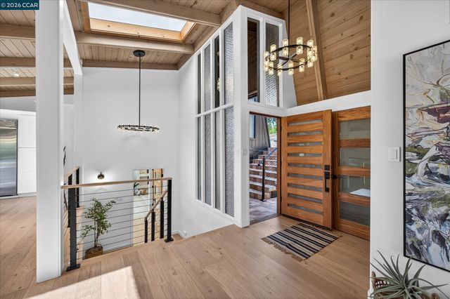 130 La Espiral, Orinda, CA 94563