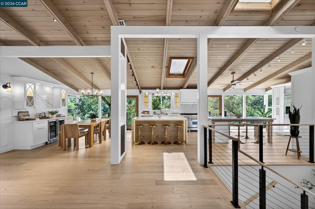 130 La Espiral, Orinda, CA 94563