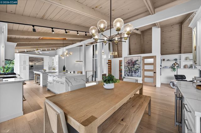 130 La Espiral, Orinda, CA 94563