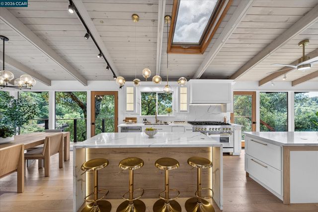 130 La Espiral, Orinda, CA 94563