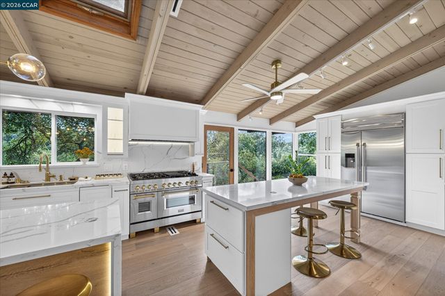 130 La Espiral, Orinda, CA 94563