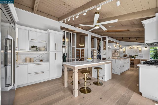 130 La Espiral, Orinda, CA 94563