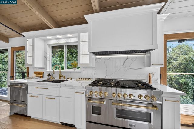 130 La Espiral, Orinda, CA 94563