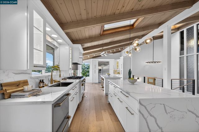 130 La Espiral, Orinda, CA 94563