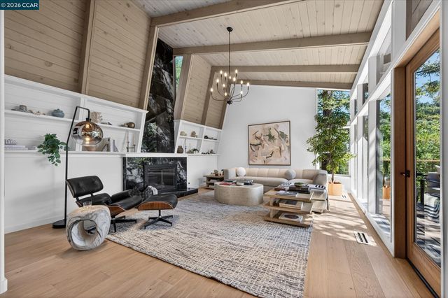 130 La Espiral, Orinda, CA 94563