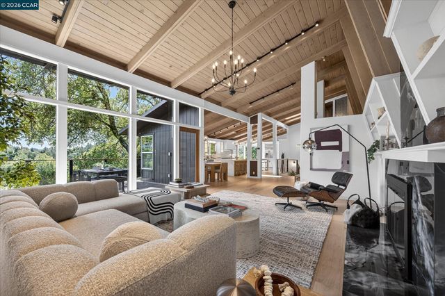 130 La Espiral, Orinda, CA 94563