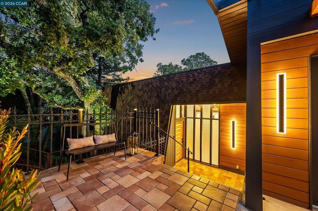 130 La Espiral, Orinda, CA 94563