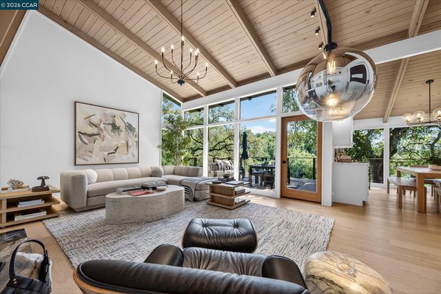 130 La Espiral, Orinda, CA 94563