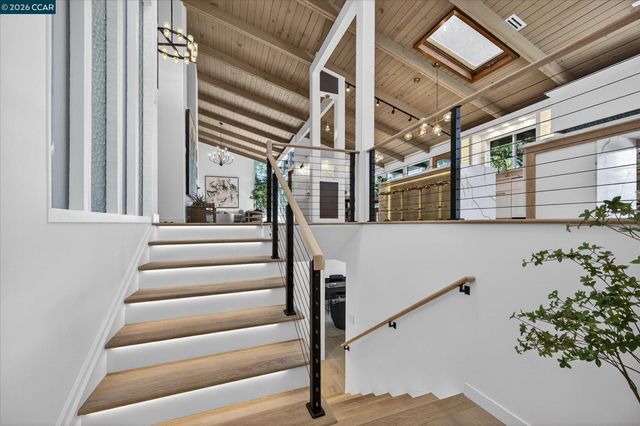 130 La Espiral, Orinda, CA 94563