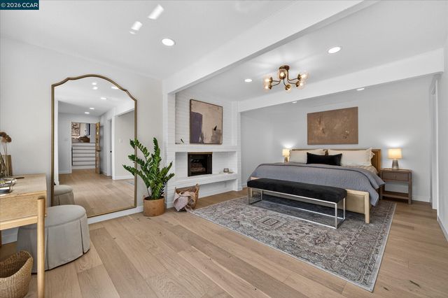 130 La Espiral, Orinda, CA 94563