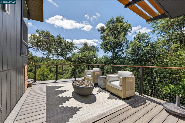 130 La Espiral, Orinda, CA 94563