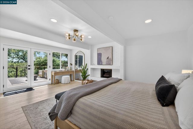 130 La Espiral, Orinda, CA 94563