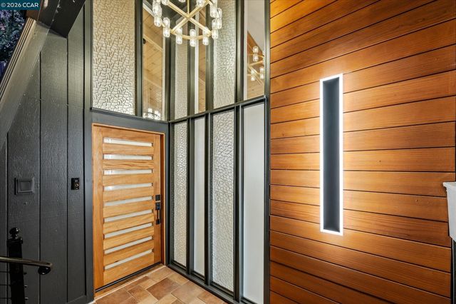 130 La Espiral, Orinda, CA 94563