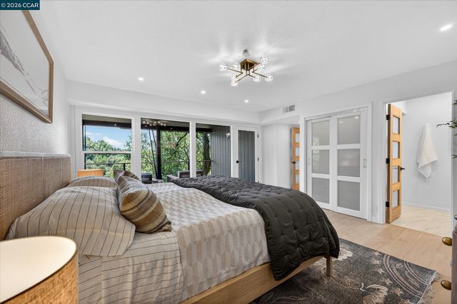 130 La Espiral, Orinda, CA 94563