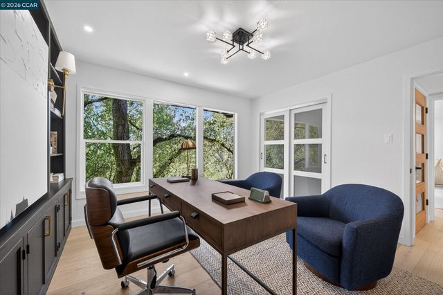 130 La Espiral, Orinda, CA 94563