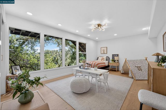 130 La Espiral, Orinda, CA 94563