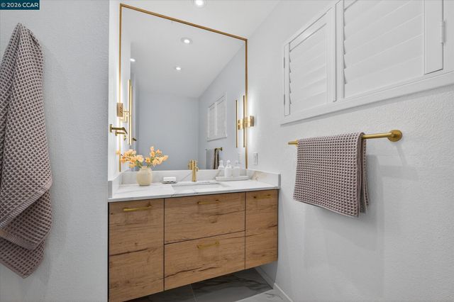 130 La Espiral, Orinda, CA 94563