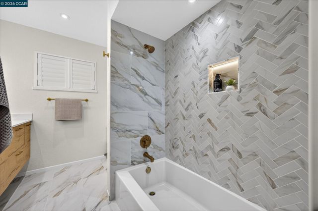 130 La Espiral, Orinda, CA 94563