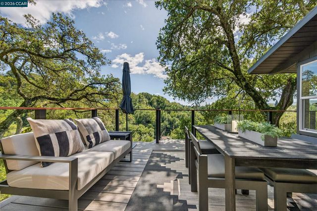 130 La Espiral, Orinda, CA 94563