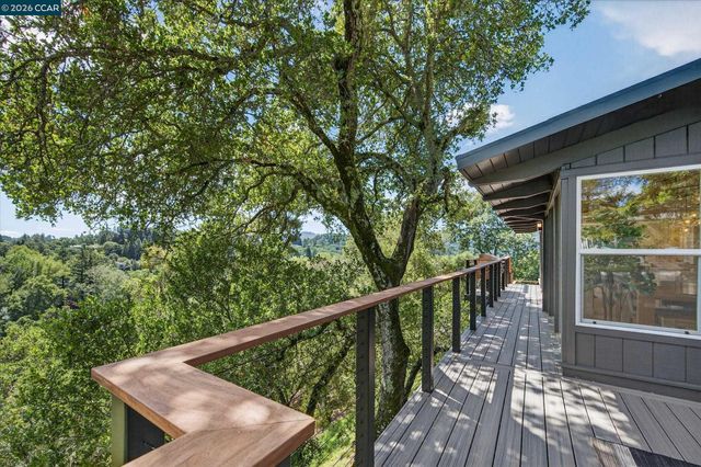 130 La Espiral, Orinda, CA 94563