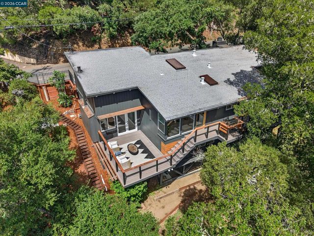 130 La Espiral, Orinda, CA 94563