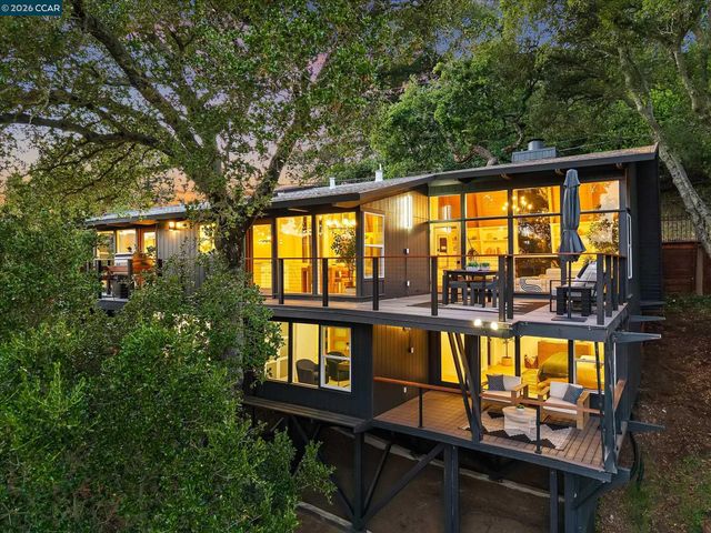 130 La Espiral, Orinda, CA 94563