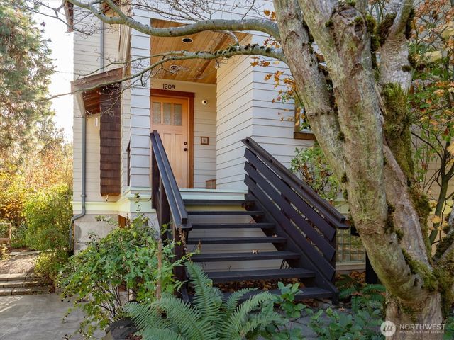 1209 N 44th Street, Seattle, WA 98103