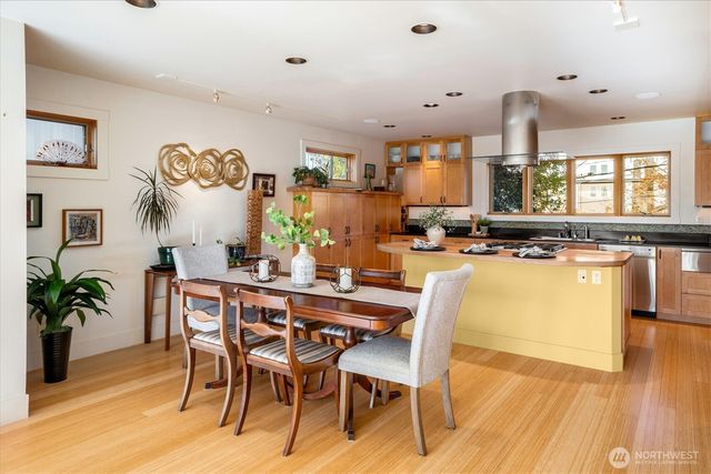 1209 N 44th Street, Seattle, WA 98103