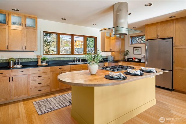1209 N 44th Street, Seattle, WA 98103