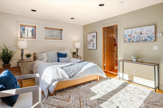 1209 N 44th Street, Seattle, WA 98103