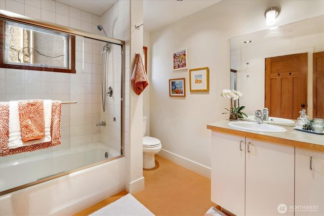 1209 N 44th Street, Seattle, WA 98103