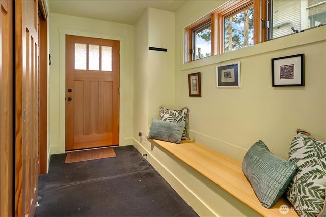 1209 N 44th Street, Seattle, WA 98103